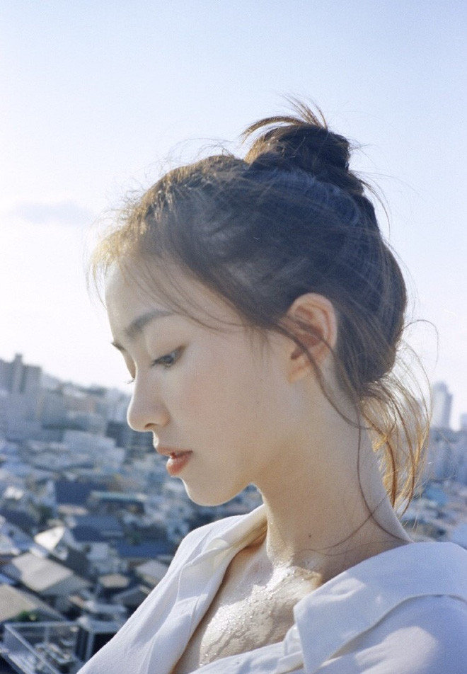 Mặc dù trong "biển" người xinh đẹp như vậy, nhưng Thất Thất vẫn không bị "chìm", nhan sắc của cô nàng vẫn được dân mạng rất yêu thích.