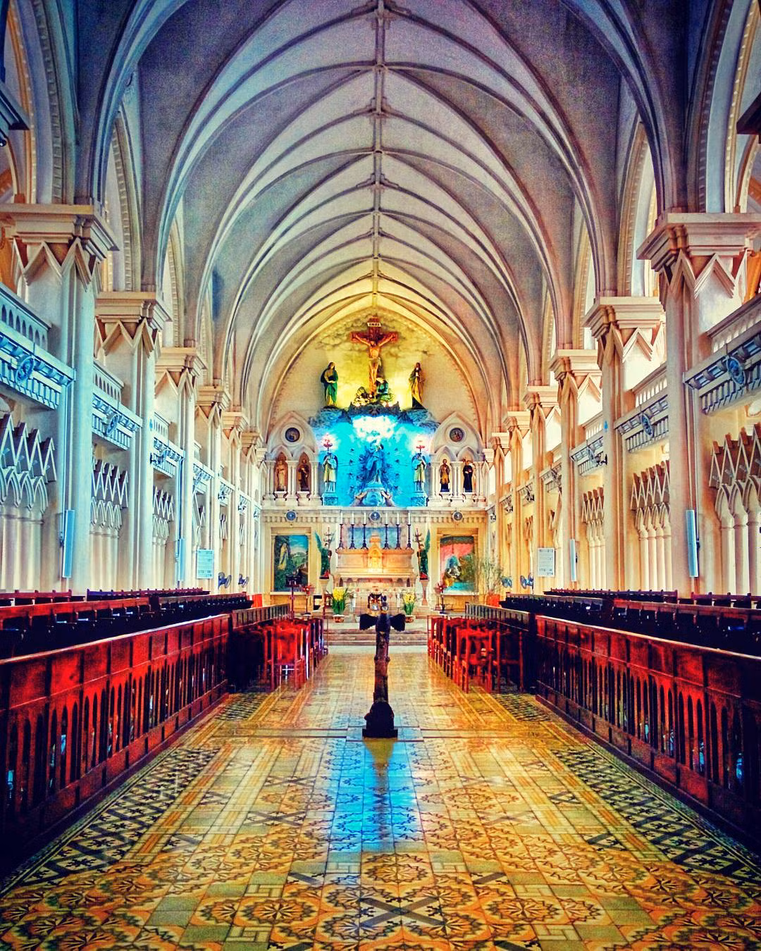 Vẻ đẹp bên trong của Đan viện Châu Sơn, huyền ảo kỳ bí và vô cùng trang trọng.