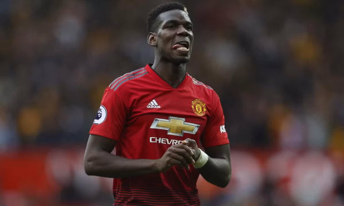 MU ran nut: Sa thai Mourinho, ban luon Pogba!-Hinh-3