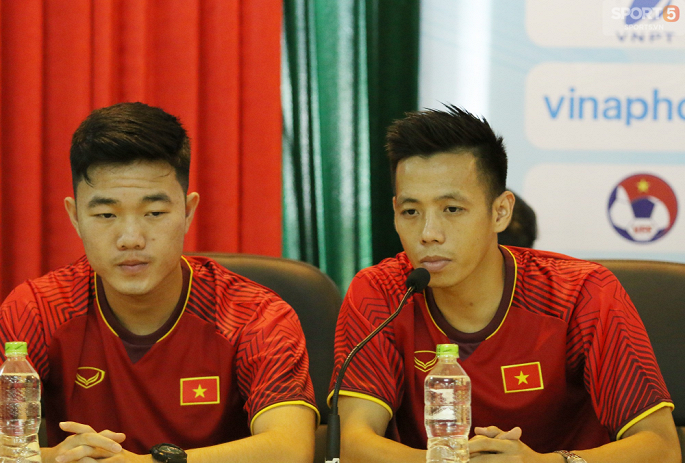 Xuân Trường và Văn Quyết xuất hiện trong buổi họp báo ra mắt nhà tài trợ. (Ảnh: Giang Nguyễn - Sport5)