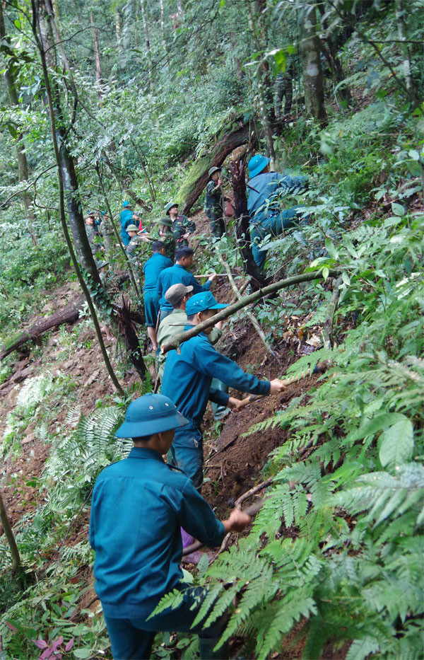 10 gio bang rung tim kiem hai cot 2 phi cong tren nui Tam Dao