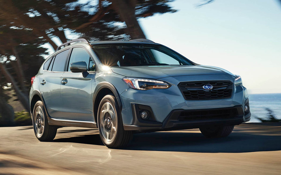 Subaru Crosstrek: Trái ngược với phong cách thiết kế đơn giản gọn gàng thường thấy trên các dòng xe Subaru, Crosstrek được hãng xe Nhật Bản chăm chút diện mạo hơn. Tuy nhiên, ẩn dưới nắp ca-pô là điểm yếu của chiếc xe này - động cơ 4 xy-lanh 2.0L cho công suất 152 mã lực. Nếu công suất tăng lên 268 mã lực như “đàn anh” WRX, Crosstrek sẽ là một chiếc SUV toàn diện hơn.
