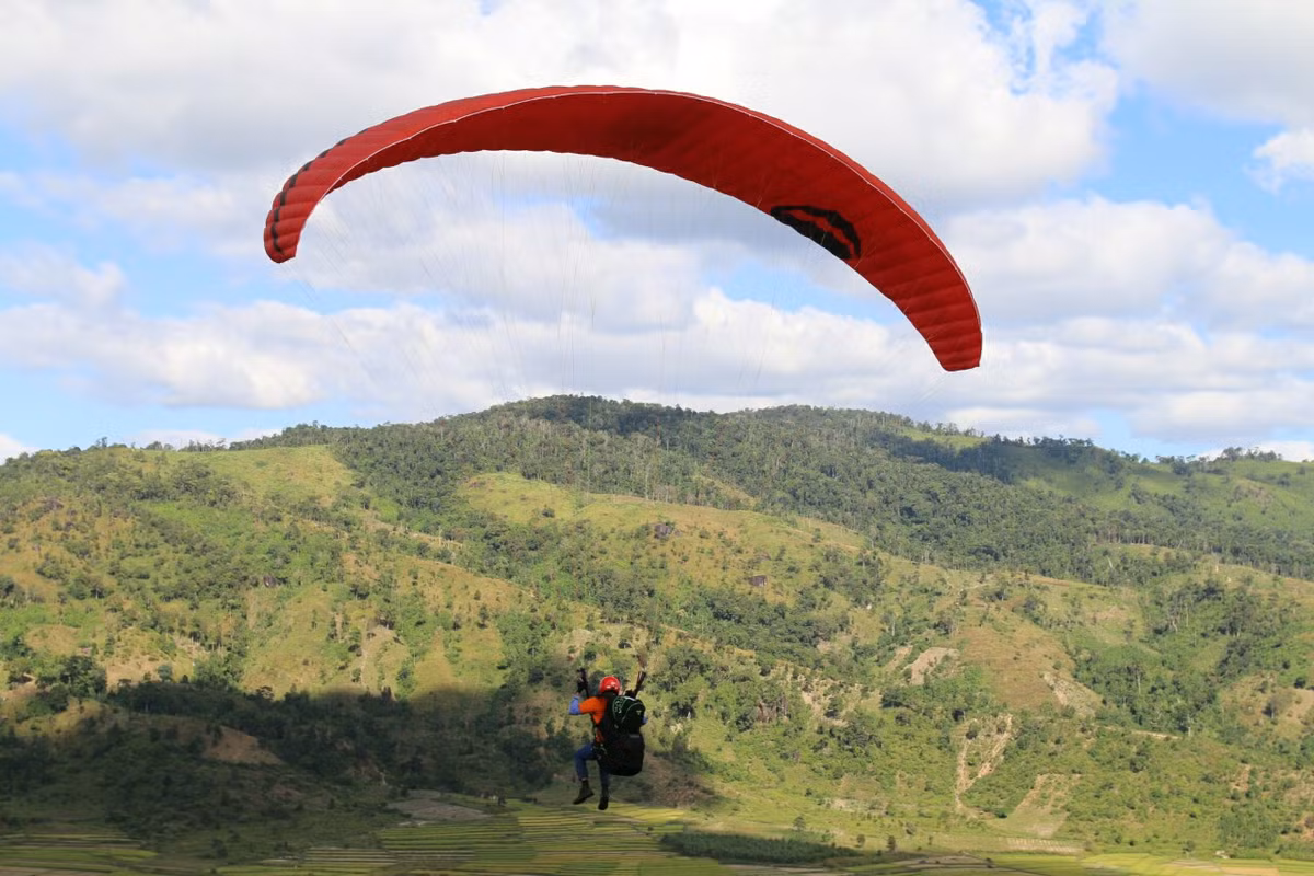 Du khach phan khich voi the thao mao hiem du luon tren nui lua-Hinh-4
