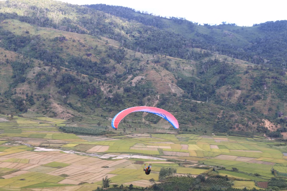 Du khach phan khich voi the thao mao hiem du luon tren nui lua-Hinh-6