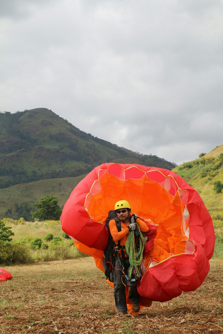 Du khach phan khich voi the thao mao hiem du luon tren nui lua-Hinh-9