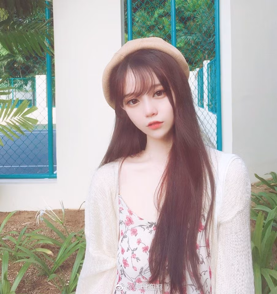 Những cô gái xinh ngày càng nhiều, song dân mạng vẫn cứ sốt lên xình xịch mỗi lần phát hiện ra được một nhân tố mới.