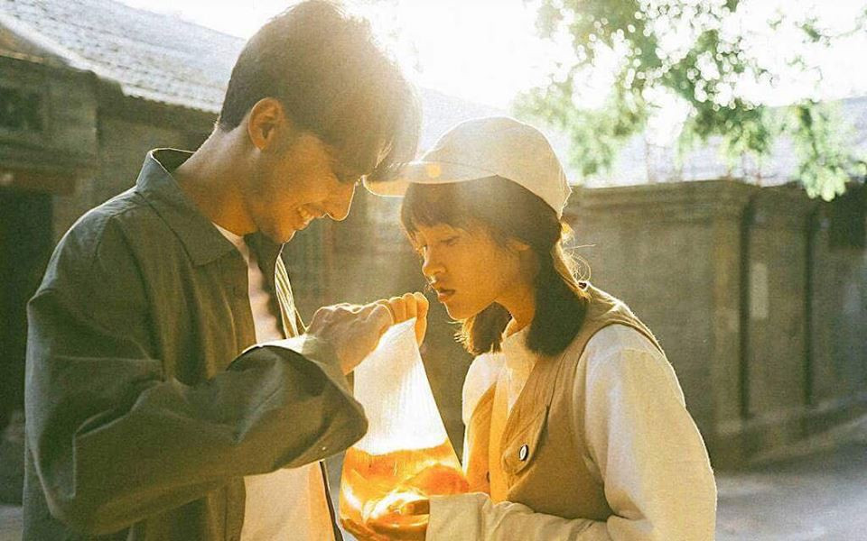 Không phải tự nhiên bộ ảnh này lại gây sốt trên mạng như vậy, chẳng cầu kỳ màu mè chỉ đơn giản thôi mà sao lãng mạn đến vậy.