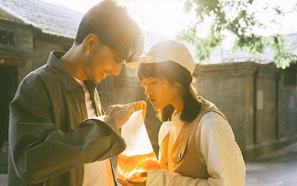 Không phải tự nhiên bộ ảnh này lại gây sốt trên mạng như vậy, chẳng cầu kỳ màu mè chỉ đơn giản thôi mà sao lãng mạn đến vậy.