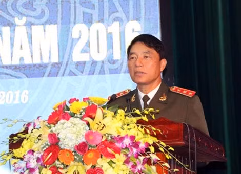 Ai co tham quyen giang cap tuong Bui Van Thanh, Tran Viet Tan?