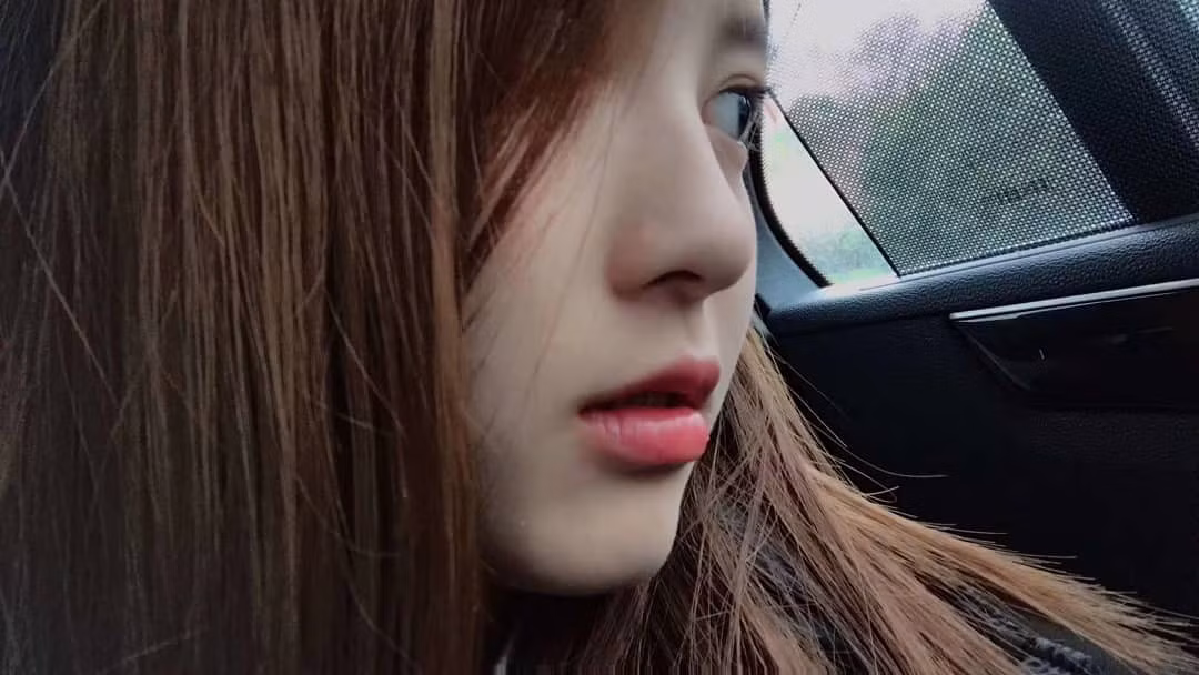 "Góc nghiêng thần thánh" xinh hết phần thiên hạ của cô nàng "con lai" Việt - Trung.