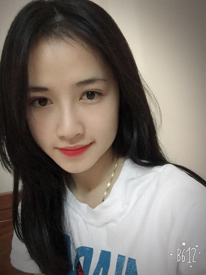 9X cũng nổi tiếng với gương mặt mộc xinh xắn. Trong cuộc sống thường ngày, Thu Hà chỉ sử dụng son môi. Nhiều người không ngại nhận xét cô nàng là một trong số ít cô gái có mặt mộc xinh hơn cả khi trang điểm.