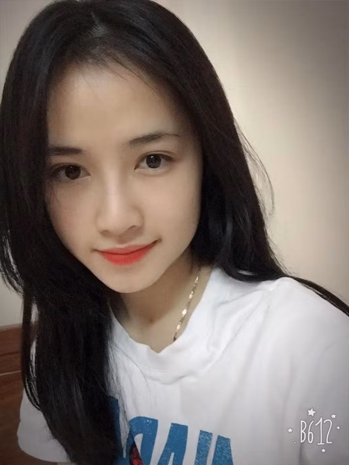 9X cũng nổi tiếng với gương mặt mộc xinh xắn. Trong cuộc sống thường ngày, Thu Hà chỉ sử dụng son môi. Nhiều người không ngại nhận xét cô nàng là một trong số ít cô gái có mặt mộc xinh hơn cả khi trang điểm.