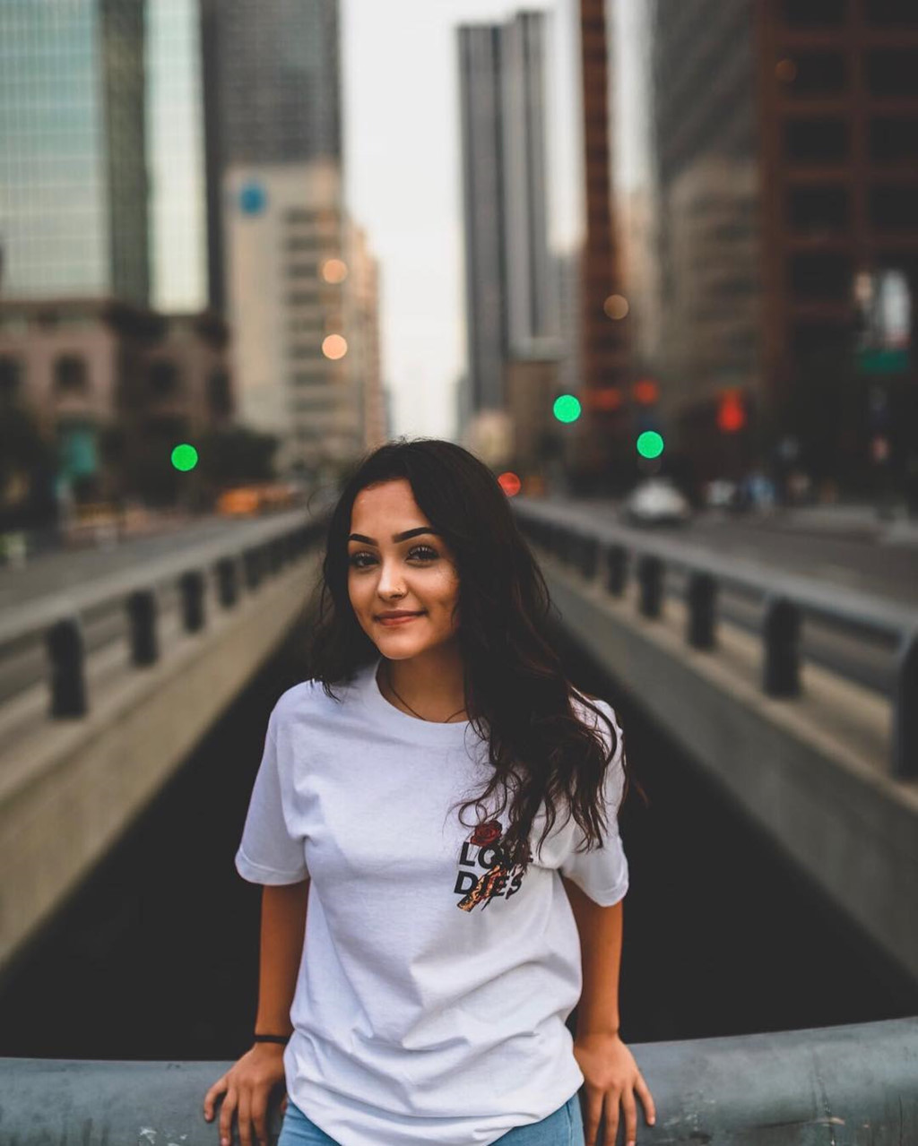 Cá tính và sắc sảo trong những bức hình thời trang, khoảnh khắc thường ngày của cô nàng đến từ Florida lại rất nhẹ nhàng, giản dị đúng với lứa tuổi của mình. Bạn trai cô là Brandon Westenberg (17 tuổi), cũng là gương mặt nổi tiếng trên Instagram.