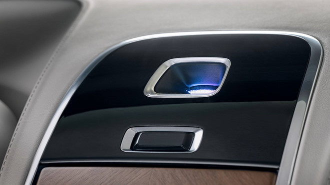 Sự độc đáo của S90 Ambience Concept là 4 mùi hương nước hoa đặc biệt tỏa ra từ hệ thống trung tâm.