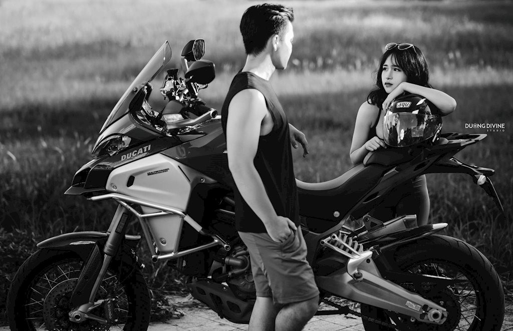 Hồi mới yêu nhau, ba của Quỳnh khá nghiêm khắc với con gái, vì muốn cô tập trung vào việc học nên không cho đi chơi nhiều. Biết tâm lý của cha mẹ, nên Quỳnh và cậu bạn trai Thiện Minh cùng cố gắng bảo ban nhau trong việc học, giờ thì cả hai đã bước vào trường đại học mình mong muốn. Nhờ đó mà gia đình hai bên cũng yên tâm hơn.