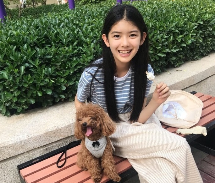 Mọi người rất yêu thích những hình ảnh đời thường giản dị được đăng tải trên Weibo cho thấy nét đẹp hồn nhiên, mộc mạc, không phấn son của Triệu Uẩn Trác.