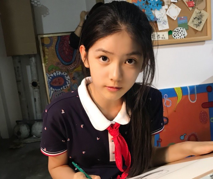 Nét đẹp tự nhiên, mộc mạc này khiến "tiểu mỹ nữ" phù hợp với những vai ngoan hiền hoặc tình đầu trong các bộ phim thanh xuân.