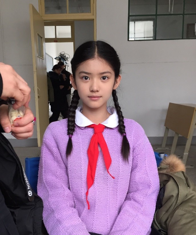 Có lẽ chính vẻ đẹp ngây thơ trong sáng này, khiến cô bé nhận được nhiều tình cảm hơn từ mọi người. \