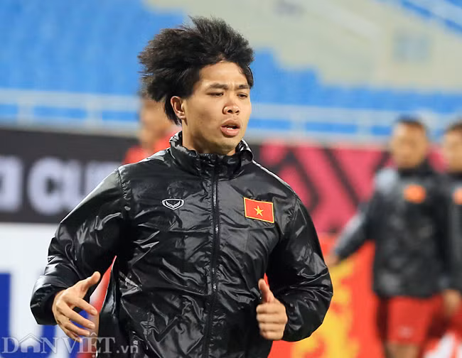 Sau khi Văn Đức tỏa sáng, Công Phượng và Văn Quyết trở thành cầu thủ dự bị. Tuy nhiên, đây là điều tốt cho đội tuyển Việt Nam, khi có nhiều quân bài dự bị chất lượng.