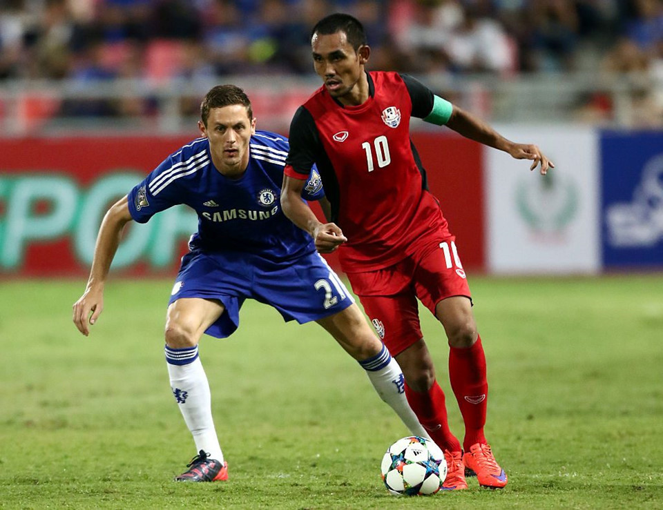 Teerasil Dangda (Thái Lan, 15 bàn). Dangda là cầu thủ duy nhất trong danh sách này còn đang thi đấu bóng đá đỉnh cao và cống hiến cho đội tuyển. Anh cùng "Voi chiến" vô địch năm 2016 trước khi hai lần về nhì vào các năm 2008 và 2012. Không còn gì phải nghi ngờ về mức độ xuất sắc của Dangda khi anh trở thành vua phá lưới AFF Cup 3 giải liên tiếp từ năm 2012 đến năm 2016. Hiện tại, anh là một trong 3 ngôi sao người Thái đang chơi tại J.League, Nhật Bản và khoác áo CLB Sanfrecce Hiroshima. Tuy nhiên, Dangda lại không tham dự AFF Cup năm nay, vì nhiều khả năng HLV Milovan Rajevac muốn "để dành" anh cho Asian Cup 2019.