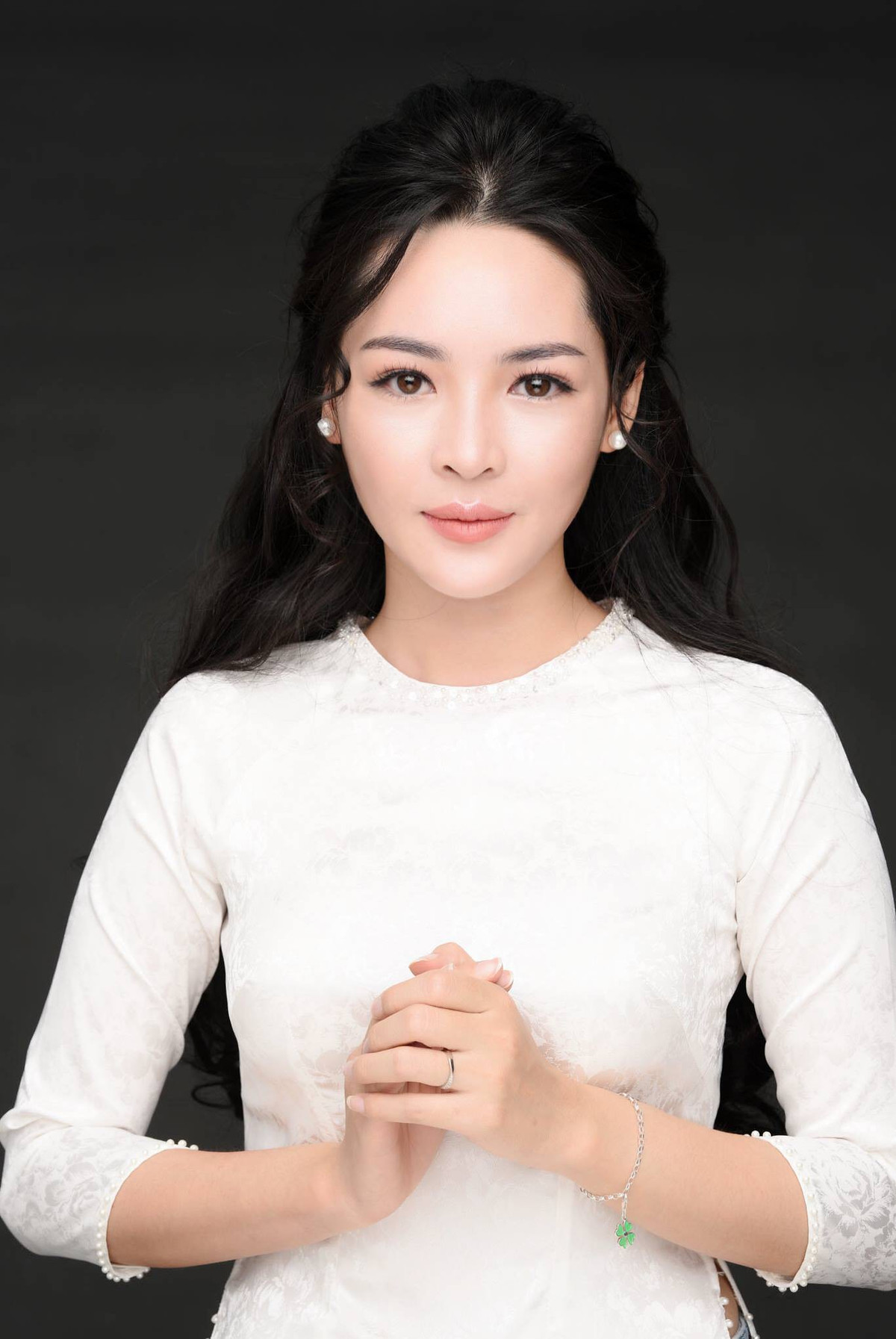 Những đường nét xinh đẹp của Quỳnh ngày càng hút hồn và tự nhiên hơn trước rất nhiều.