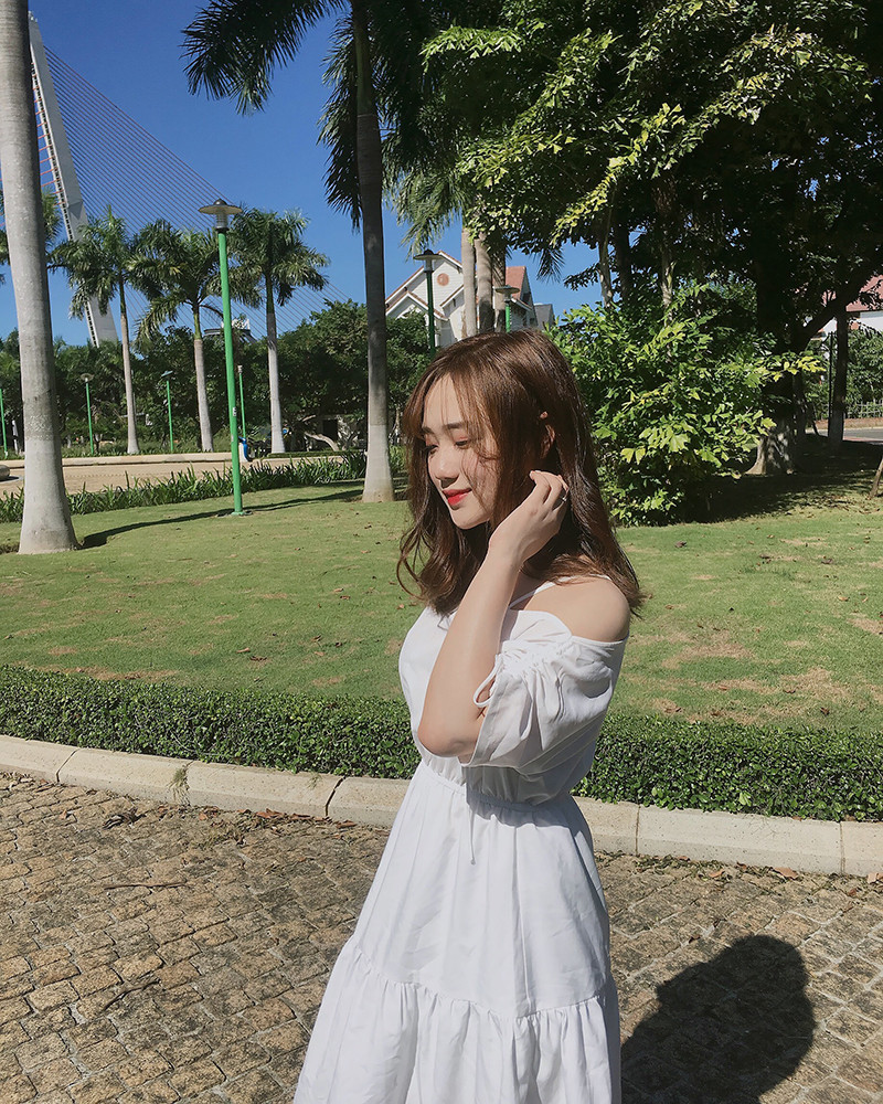 Mới đây, cô bạn Phạm Châu Hồng Vân (sinh năm 2000, Đà Nẵng) khiến nhiều người ngỡ ngàng khi chia sẻ cực phẩm ảnh thẻ xinh lung linh. Bức ảnh này nhanh chóng chiếm được tình cảm lớn của thành viên các page và dân mạng.