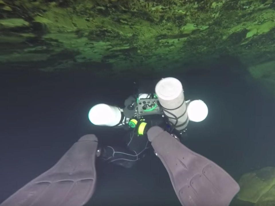 5. Hang tổ đại bàng, bang Florida, Mỹ: Hang động này được coi là “núi Everest” dưới nước bởi vì việc lặn tiếp cận địa điểm này rất khó khăn, ngay cả đối với những thợ lặn nhiều kinh nghiệm. Ít nhất 12 người đã tử vong khi lặn dưới hang này từ năm 1981.