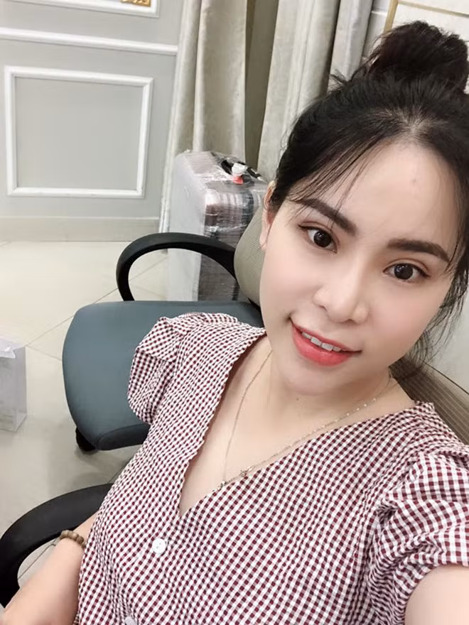 Bui Tien Dung khoe anh ky niem mot nam voi ban gai-Hinh-3