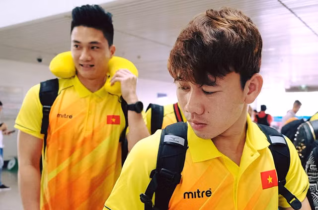 Olympic Viet Nam den Jakarta, khoi dong ngay tai san bay-Hinh-2