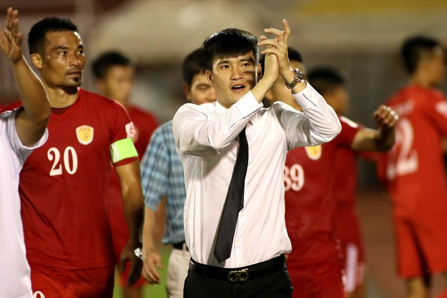 Le Cong Vinh bat ngo chia tay CLB TP HCM vi sao?
