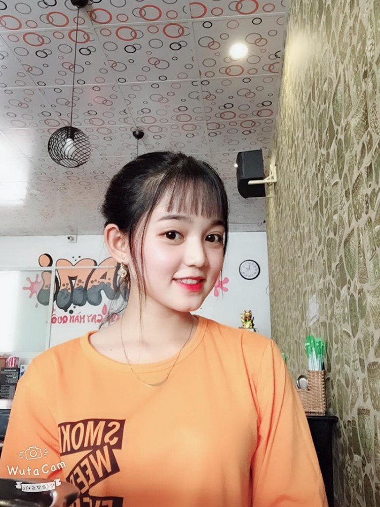 Không chỉ xinh đẹp, nữ sinh Đồng Tháp còn là học sinh giỏi trong nhiều năm với thành tích nổi bật ở bộ môn Văn.