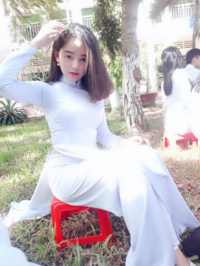 Diệu Quyên vẫn cảm thấy may mắn khi nghĩ rằng khuôn mặt trẻ thơ của cô bạn chính là một trong những điều đặc biệt nhất được khi mọi người nhắc đến.