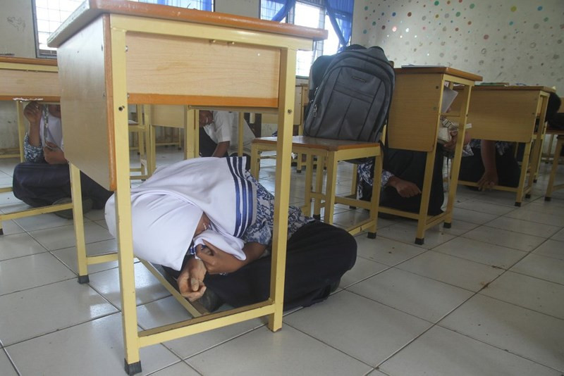 Indonesia phat canh bao song than vi dong dat 7,5 do Richter-Hinh-5