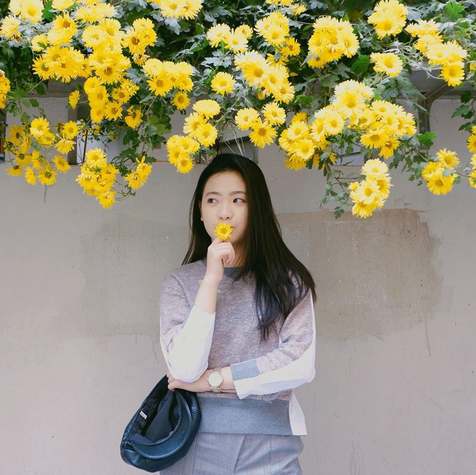 Gây đây, màn bình luận các trận đấu đang là chủ đề nóng vì các cô gái xinh đẹp tham gia chương trình xuất hiện bình luận vô cùng "thiếu muối" cộng với sự thiếu hụt thông tin và kiến thức về bóng đá.