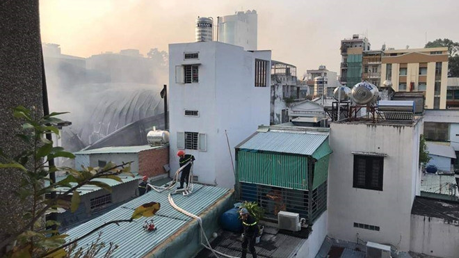 Quan bar o TP HCM boc chay du doi luc rang sang-Hinh-6