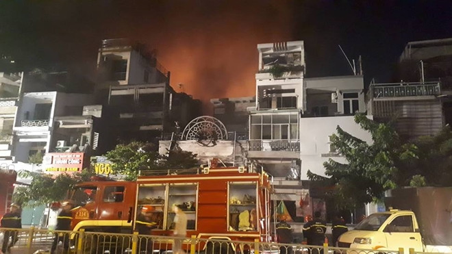 Quan bar o TP HCM boc chay du doi luc rang sang-Hinh-2