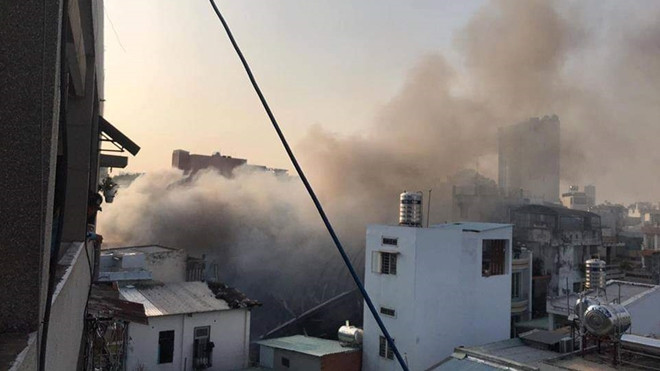 Quan bar o TP HCM boc chay du doi luc rang sang-Hinh-7