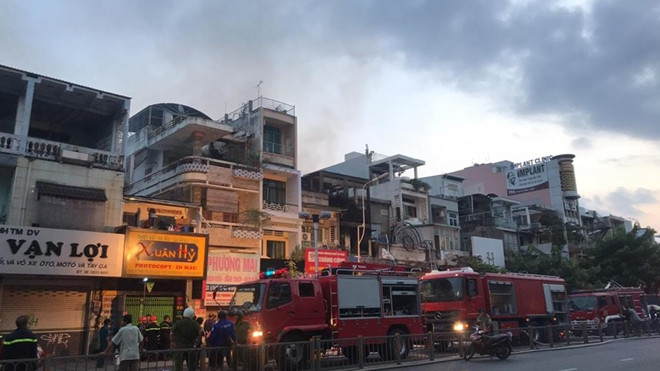 Quan bar o TP HCM boc chay du doi luc rang sang-Hinh-5