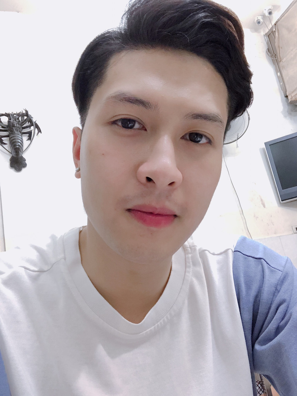 Ngoài ra, Phi Long còn sở hữu một làn da rất trắng trẻo và mịn màng, khiến các chị em cũng phải có phần ghen tỵ.