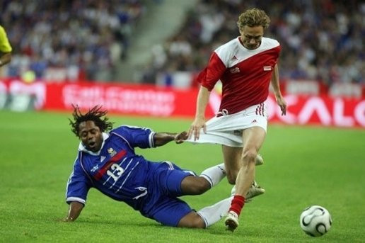 Tiền vệ cánh Bernard Diomede.