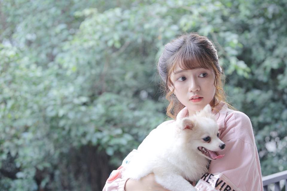 Chia sẻ về dự định tương lai, An Vy bật mí: "Mình vẫn sẽ tiếp tục làm người mẫu ảnh, diễn viên và cố gắng phát huy trong lĩnh vực nghệ thuật hơn nữa. Trước đây, vì mình nghỉ học giữa chừng cấp 3 nên mình luôn ước muốn rằng khi có điều kiện sẽ đi học trở lại và sẽ tìm hiểu nhiều hơn về ngành diễn xuất.