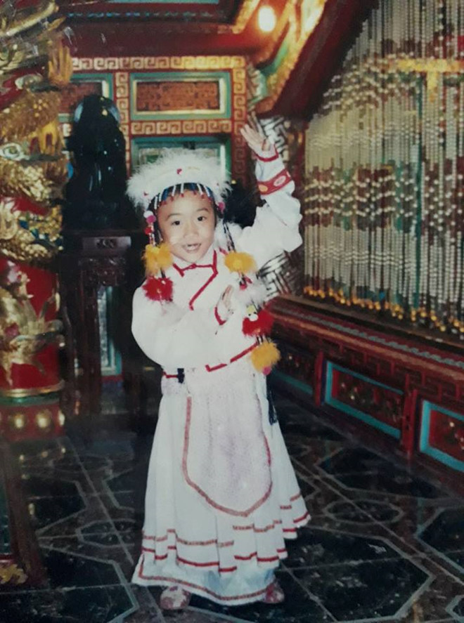 Anh chàng Lý Công từng được mẹ hóa trang thành nhân vật Hàm Hương để chụp hình.