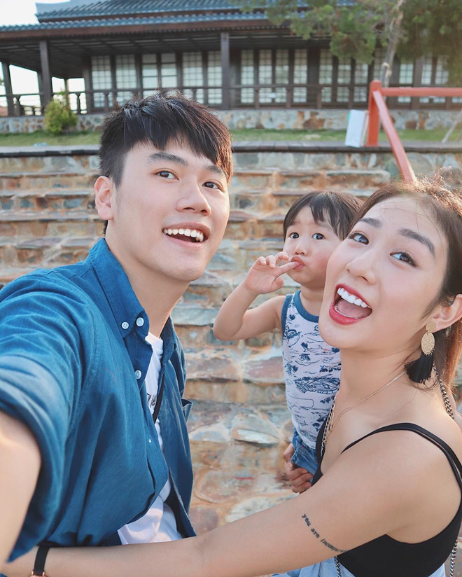 Trang Lou (Phạm Thu Trang, 23 tuổi) là cô em gái xinh xắn, giỏi giang của vlogger Huy Me. Cô được nhiều bạn trẻ Việt yêu mến nhờ chuyện tình đẹp, tổ ấm hạnh phúc với Tùng Sơn và bé Xoài.