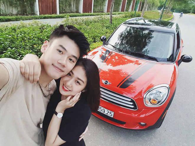 Ngoài việc kinh doanh thời trang khá thành công, hai vợ chồng còn nhận vẽ trang trí cho các nhà hàng, quán cà phê và đóng quảng cáo. Không chỉ tự chủ về kinh tế, Trang Lou - Tùng Sơn còn tự mua được một căn hộ và xe hơi ở tuổi đời còn rất trẻ.