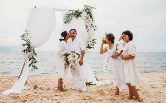Một bộ ảnh cưới đẹp như mơ làm dậy sóng MXH là món quà kỉ niệm 35 năm ngày cưới của 2 cô con gái dành tặng cho bố mẹ mình.