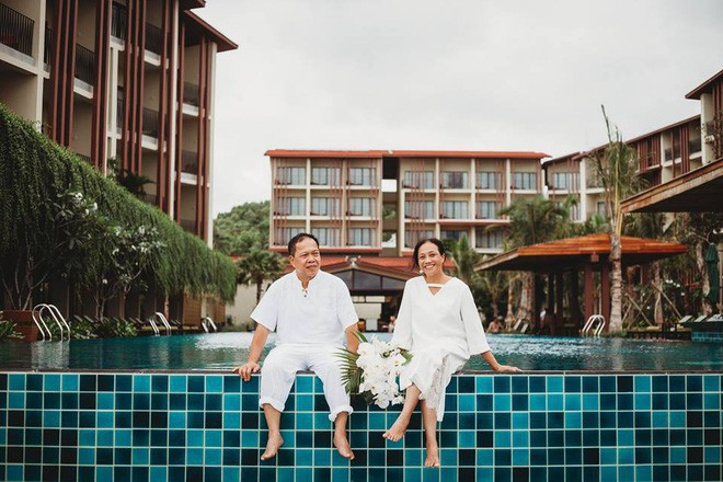 Trang phục là phần mất thời gian suy nghĩ và chọn lựa nhất, vì tạo yếu tố bất ngờ nên phần trang phục 2 nhân vật chính không được thử trước, đều do con gái áng chừng để mua.