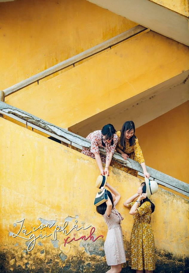 Bộ ảnh sẽ ghi lại thời khắc thanh xuân của tập thể lớp. Và dù thanh xuân của sẽ trôi qua như con mưa rào giữa mùa hạ, nhưng những kỷ niệm thì vẫn còn mãi trong tim mỗi người.