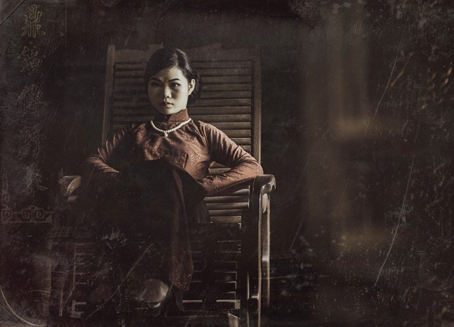 Những bức ảnh kỷ yếu như đưa người xem về với từng thời kỳ lịch sử của đất nước. Ảnh không những được đầu tư công phu về trang phục, mà từ bối cảnh đến phần hậu kỳ đều rất ấn tượng.