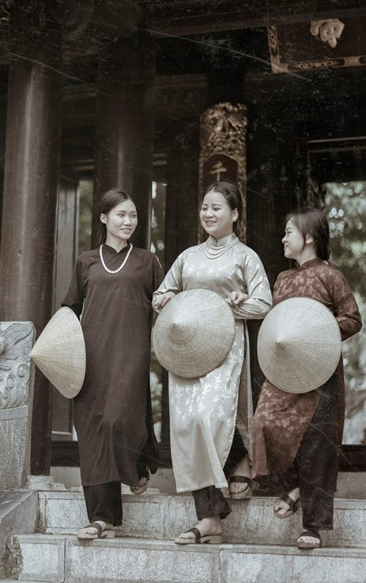 Từ những bức ảnh chân thực, thông qua bộ hình kỷ yếu này, tập thể lớp hy vọng có thể làm sống lại một phần lịch sử, thấy được vẻ đẹp cũng như thần thái phong cách của người phụ nữ Việt qua từng giai đoạn lịch sử.