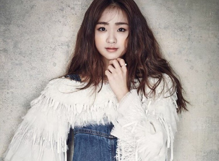 Trước khi lấn sân sang lĩnh vực bình luận, Son Yeon Jae là khách quen của các cuộc thi thể dục nhịp điệu với vai trò chuyên gia. Việc trở thành bình luận viên có lẽ sẽ không quá khó khăn với cô. Tuy vậy, 9X cho hay cô vẫn cần học hỏi nhiều để làm tốt công việc mới.